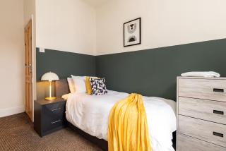 4 Bed House & Drive, Moseley, Birmingham - 1