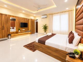 Hotel The GPR Palace Mahakaleshwar Temple And Railway Station# Budget Crafted for Every Stay, Ujjain - 3