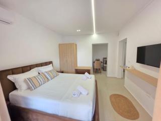 Villa Henrik 77 Saranda Centrum - 1