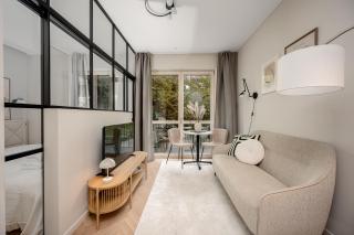 New Cozy Designer Apartment in Uzupis Walk to Old Town in a Luxury Building Garden View Balcony - 5
