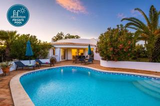 Villa Sunshine - Escapadinha tranquila com piscina e BBQ em Armação de Pêra - 0