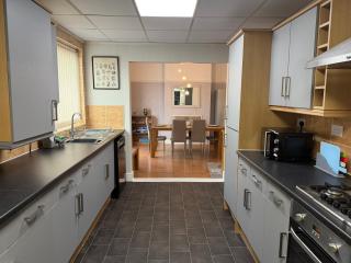 Large 4 Bed House, Sleeps 7, Near NEC, BHX, City Centre - 3