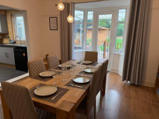 Large 4 Bed House, Sleeps 7, Near NEC, BHX, City Centre - 2