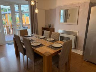 Large 4 Bed House, Sleeps 7, Near NEC, BHX, City Centre - 1