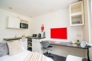 Cosy Studio in Central Coventry w Gym & Games Room - 8