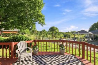 Shaded Oaks, Spacious 3BR Home with Jetted Tub and Private Deck - 0