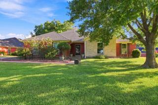Shaded Oaks, Spacious 3BR Home with Jetted Tub and Private Deck - 5