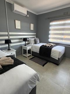 Charite Apartments - 8