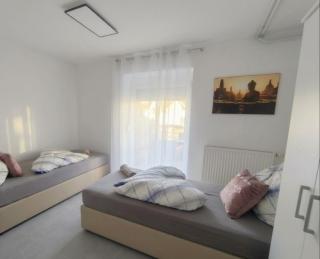 3 Zimmer mit Gemeinschaftsbad und Küche Apartment Heidi - 8