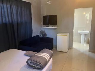ATHOME BELLVILLE Chrismar - 3