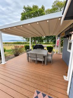 Luxury Oceanfront Retreat with Hot Tub & Sunset Views - 8