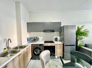 Charming Urban Retreat With Scenic Views - 6