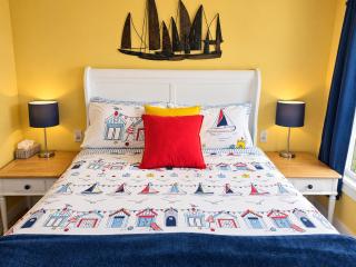 Sea Escape, 2-3 bedrooms, Sleeps 6, Near Halifax and Beaches, Great Location - 8