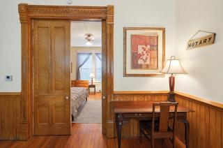 Walk to Medina Square, Historic 1880 Home - 7