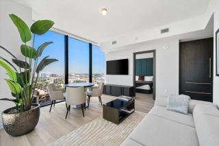 25th Floor Adjoining Suite at the E11even Residences - 9