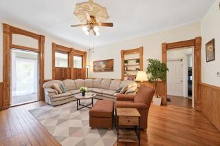 Walk to Medina Square, Historic 1880 Home - 5