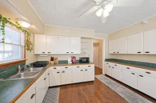 Walk to Medina Square, Historic 1880 Home - 2