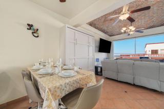 3 Story House 3BR 2BA Rooftop View with Heated Pool - 1