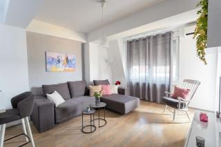 Blush Serenity 2, 5 Min to Square Free Parking - 9