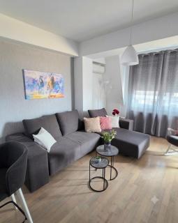 Blush Serenity 2, 5 Min to Square Free Parking - 3
