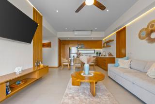 Oceanfront 1BR condo with pool, gym, AC, and balcony - 4
