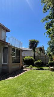 Junior's Guest Apartments - Germiston - 9
