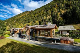 Serviced Luxury Chalet with 10m Indoor Pool - 2