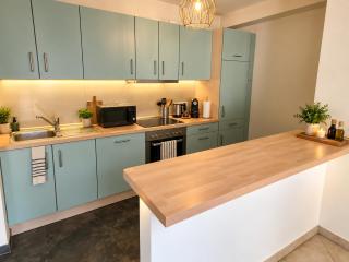 Comfy Apartment near the Station with Parking - 5