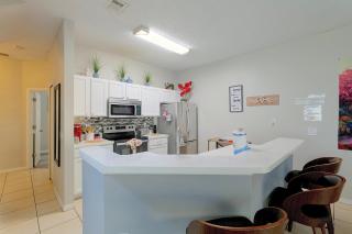 8 Mi to Disney: Villa w/ Screened Pool & Lanai - 1