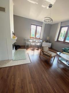 Charming 3 bed family house - 6