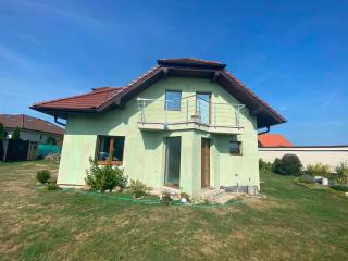 Charming 3 bed family house - 2