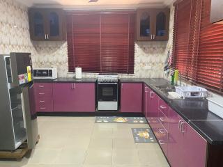 Stylish 3BDRM Apartment Ashongman Estate - 9