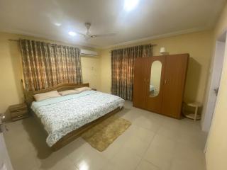 Stylish 3BDRM Apartment Ashongman Estate - 5