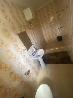 Stylish 3BDRM Apartment Ashongman Estate - 4