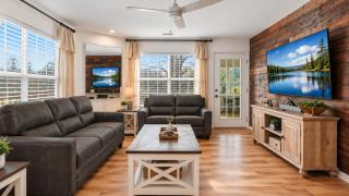Lakefront walk-in condo overlooking Marina - 0