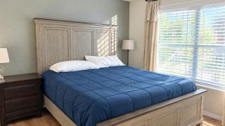 Lakefront walk-in condo overlooking Marina - 7