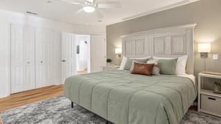 Lakefront walk-in condo overlooking Marina - 3