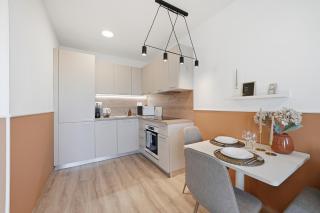 Modern Ružinov Apartment - Free Parking, D1 Access - Bratislava - 7