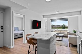 Modern 2BR Retreat YEG, Nisku Shopping - 4