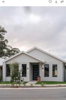 Wellard Nest- Perth- Newly built house, walk to the shops and train station- Close to Rockingham and motorplex - 7