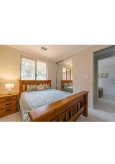 Wellard Nest- Perth- Newly built house, walk to the shops and train station- Close to Rockingham and motorplex - 9