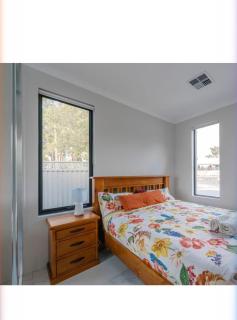 Wellard Nest- Perth- Newly built house, walk to the shops and train station- Close to Rockingham and motorplex - 1