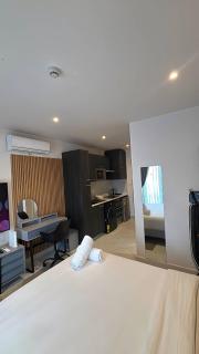 Luxury Executive Studio Room at Loxwood Apt - 7