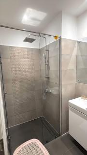Luxury Executive Studio Room at Loxwood Apt - 3
