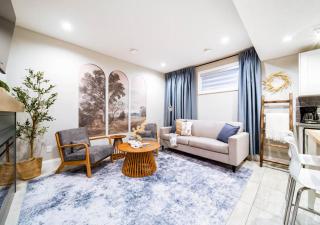 Prairie-Luxe Suite with Private Hot Tub - Fireplace - 2