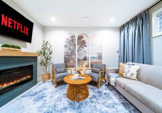 Prairie-Luxe Suite with Private Hot Tub - Fireplace - 9