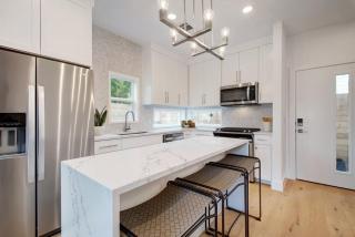 Modern New Construction with Hot Tub - 1