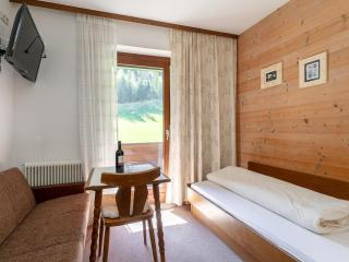 Holiday home with balcony and ski storage - 3
