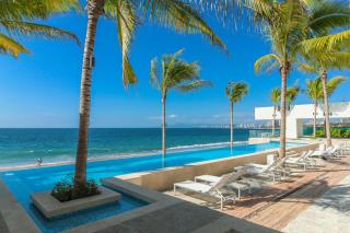 Studio LuzOmar - Adults Only - 6