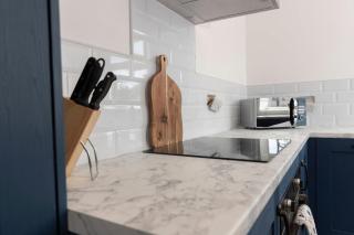 Stylish 3BR Durham Home Contractors Families - 9